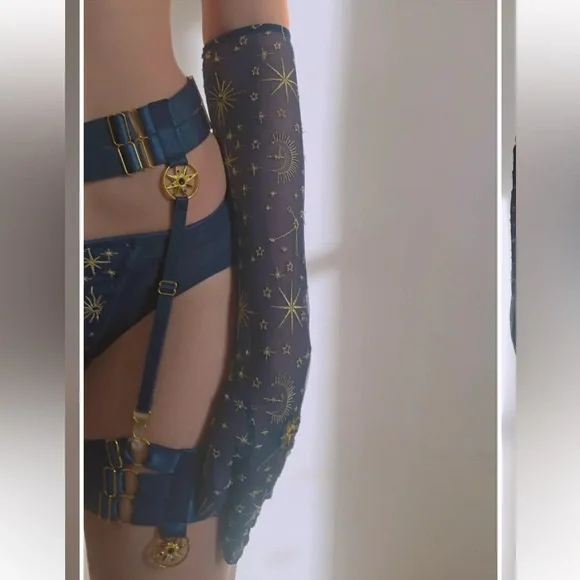 BRAND NEW ✨ Blue lingerie set with golden star embroidery and accessories - Picture 7 of 8